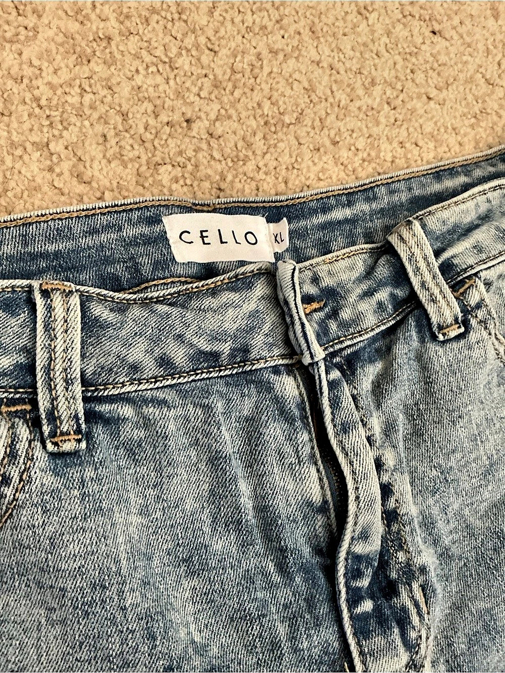 Cello Distressed Denim Jean Shorts Size XL - Picture 4 of 4
